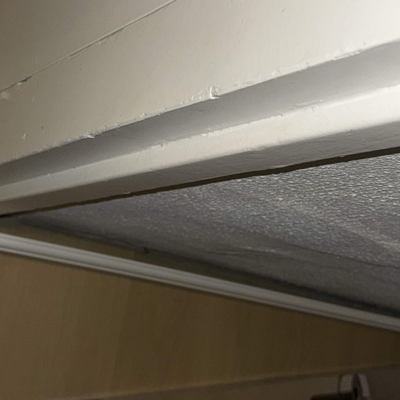 Slecht gelegd laminaat met kieren