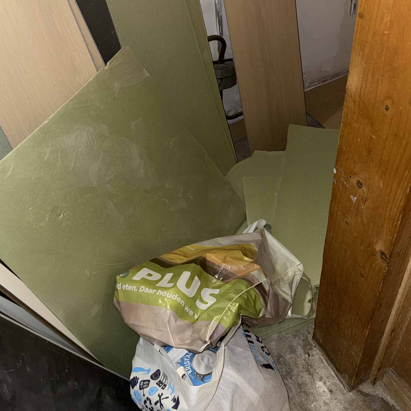 Slecht gelegd laminaat met kieren